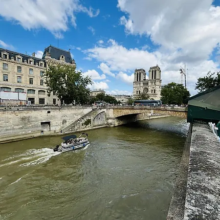 Superb Flat Seine-notre Dame *